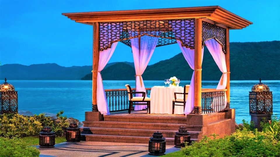 St_Regis_Langkawi_Malaysia_Yoyotravel_Beach_Cabana_Sunset_Dining