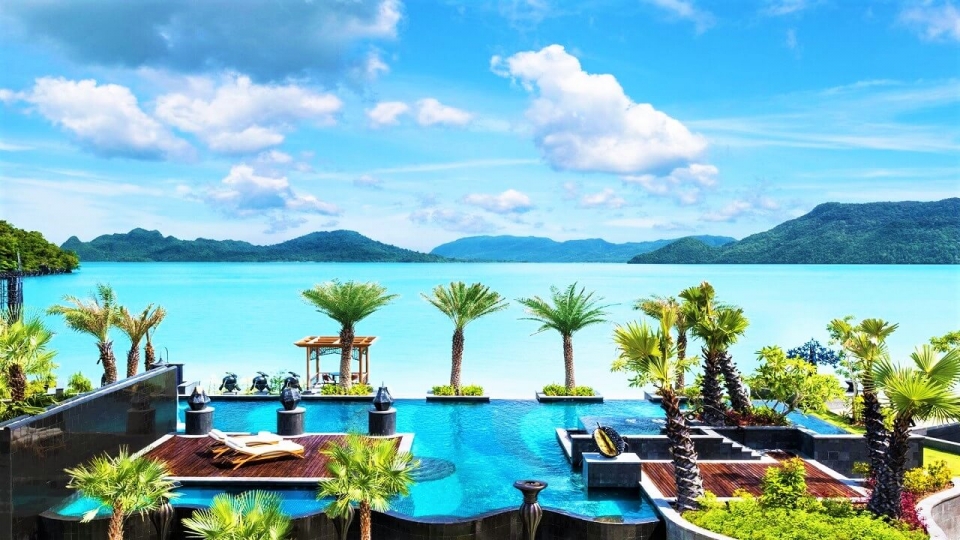 St_Regis_Langkawi_Malaysia_Yoyotravel_Outdoor_Swimming_Pool